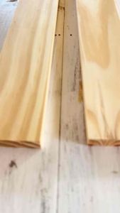 กว้า.5cm.หนา1.2cm.ยาว60cm(.เลือกจำนวนที่ตัวเลือกด้านล่าง) ไม้สนนอก ไม้สนนอกราคาถูก ไม้สนใหม่มือ1 รีดเรียบ 4ด้าน ไม่มีรอยตะปู อบแห้ง อบยากันแมลง พร้อมใช้