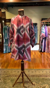 Faika Tunik Rayon by Dian Pelangi LIMITED EDITION Blouse Baju Atasan Kemeja Blus Casual Formal Kerja Kantor Pesta Pernikahan Kondangan Lebaran Wanita Hijaber Cantik Anggun Modis Modern Simple Elegan Mewah Model Korea Terbaru Motif Batik Jumputan Kekinian