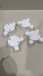 BOSS T dus putih cabang 2 3 4 20mm / T dus putih kaki 2 3 4 20mm BOSS