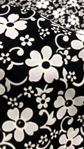 vải voan hoa trắng nền màu đen mềm dày vừa giá  1m_( khổ  1m5)may đầm váy áo dài thời trang