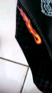 SARUNG JOK FIRAL LOGO COPY ARFY BAHAN JERUK KOMBiNASI CATUR 3D VARIASI APII KIRI/KANAN DILENGKAPI FRESAN DI DALEM JAITAN JADI GA MASUK AIR.