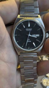 Đồng hồ nam nữ mẫu Orient Swimmer 100 Quartz phiên bản cổ điển (vintage)size 35mmmặt đen niềng khía hai lịchđáy xoáy cùng núm vặn cổ chai chống nước 100mdây thép Bambi linh kiện dài 18cm