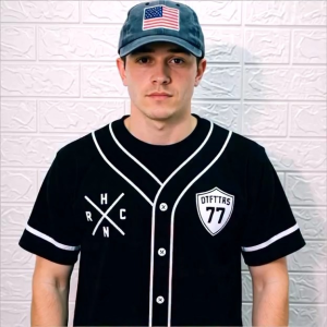 Kaos Distro Pria/Baju Motif Sablon Bisbol/Baju Oblong Pria/Kaos Khusus Warna Hitam Random