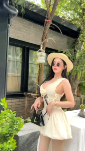 G. มินิเดรสผ้าลูกไม้คอตตอน👗 ดีเทลน่ารักตะโกนมากก แต่งดอกไม้ช่วงหน้าอกหน้าใจ กระโปรงทรงบอลลูนน่ารักๆ ด้านหลังสม็อคนะคะ ใส่เข้ารูปพอดีตัว 🥰