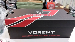 Sepatu Sneakers Vorent: Sepatu Sekolah & Traveling Hitam Putih