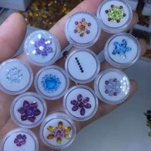 889-MỘT HỘP COMBO NHIỀU LOẠI ĐÁ THIÊN NHIÊN MIX HOA LÊN BỘ NHẨN