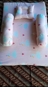 KASUR BAYI DENGAN SATU SET BANTAL