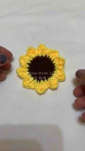 Xiaoyu Mami Store Handmade crochet sunflower cloth pin 晓宇妈咪工坊手工钩针葵花布别针