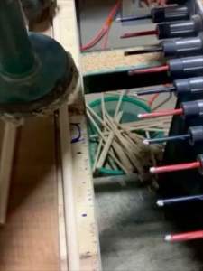 ไม้แท่งกลม เจาะรู 10 มิล ระยะห่าง 50 มม. ขนาดเส้นผ่าศูนย์กลาง 15 มม. (1.5 ซม.)