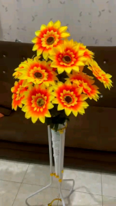 bunga hias ruang tamu bunga  matahari  berikut vas standing