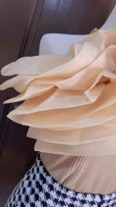 เสื้อแขนยาวปาดไหล่แต่งระบายผ้าแก้วสุดหรู