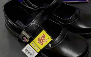 FITWALK รองเท้านักเรียนผู้หญิงสีดำ