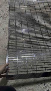 ตะแกรง สแตนเลสเงา 304 กว้าง 122x182cm สำหรับปิดกั้นประตู ติดกันสัตว์เลี้ยง มีชิ้นเดียว