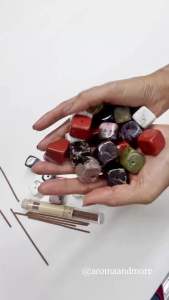 Aroma&More หินคริสตัล (Crystal) หินธรรมชาติ ขัดเงา สำหรับการวางก้านธูป ตกแต่ง และขนาด 2x2x2cm