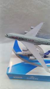 Qatar Airways Airbus380/747 Diecast Aircraft Model Collection 16cm x 14cm x 4cm Durable Collectible Item with Box and Stand