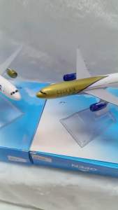 Gulf Air Diecast Aircraft Model Collection 15cm x 14cm x 4cm Durable with Box & Stand Perfect for Collectors Enthusiasts