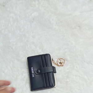 Dompet Kecil Lipat Dua Polos: Pilihan Praktis dan Tahan Lama