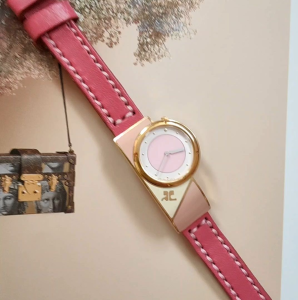 นาฬิกา Vintage Courreges Japan เรียบหรู ระบบควอตซ์ ดีไซน์เก๋ๆ มือสองสภาพสวย สายหนังตัดมาใหม่ เรือนนี้หายาก น่าสะสม