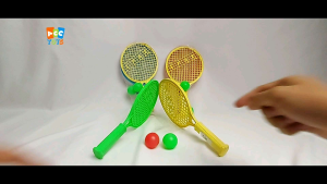 Mainan Anak Raket Tenis Meja Ping Pong Plastik P: 28.5 CM 2 PCS Bola D: 11 CM