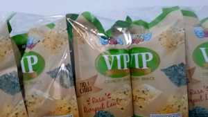 VIP CHIPS SNACK RASA RUMPUT LAUT 1 PAK ISI 10PCS ( 1pcs berat 28gr ) Dengan Rasa Rumput Laut yang bikin nagih