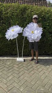 Standing Bunga Dekorasi Pelaminan Motiv Gerigi Bunga diameter 60cm Bahan Kain Organdi 2 Cabang Lampu Taman Hias Ruang Tamu Tampilan Estetik