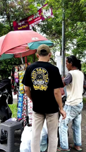 T-Shirt tahu tua ditanya umur habis untuk apa kain katun combet kaos kata kata kaos viral kaos pria distro kaos terbaru