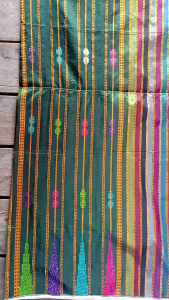 Lipa Saqbe Sarung Tenun Sutra Mandar Sulawesi Barat