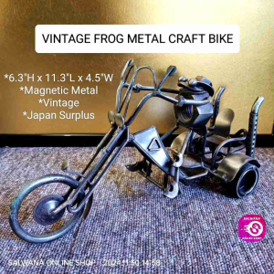 COLLECTIBLE VINTAGE FROG MAGNETIC METAL CRAFT BIKE FIGURE • JAPAN SURPLUS