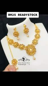 FLOWER CHOKER SET WITH TIKKA & EARRING