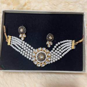 EVINCO JEWELRY GOLD MEENAKARI & KUNDAN CHOKER NECKLACE SET BLACK