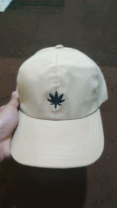 Topi bassebal distro daun ganja/ topi pria wanita rasta keren murah nampol