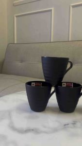 Cangkir Mug Hitam Plastik & Gelas Minum Harian