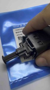 7045048400 Original Proton X70 Brake Light Switch Brake Switch