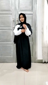 baju gamis anak perempuan bapel dres model elegan bahan crinkle motif polos kombinasi putih tidak pakai bros