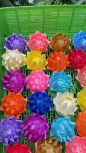 เหรียญโปรยทานดอกทิวลิปมีกลีบเลี้ยงตัวเปล่าคละสี50ชิ้น