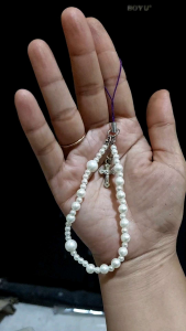 Gantungan HP Salib Rosario / Gantungan Kunci Katolik Salib Mutiara Sintetis Putih / Strap Phone Katolik