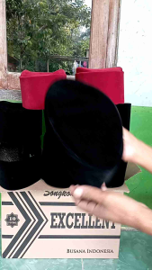 Pecis Susun & Songkok Susun Hitam: Bahan Berkualitas Tinggi untuk Aksesoris Pakaian Pria