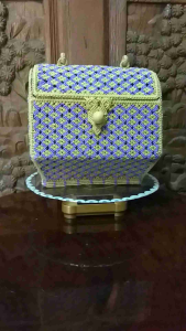 กระเป๋าถือทรงคุณนาย สีม่วง-เหลืองทอง ลายมัดดอกข้ามหลามตัด งานหัตถกรรมถักเชือกมัดฟางเส้นเล็ก ใส่มือถือ กระเป๋าสตางค์ เครื่องสำอางค์ ของขวัญผู้ใหญ่ พร้อมส่ง (มีพรีออร์เดอร์สีอื่น ทักแชท)