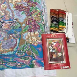 Tranh thêu kín Bình hoa mận E268 kích thước 60 x 85 cm