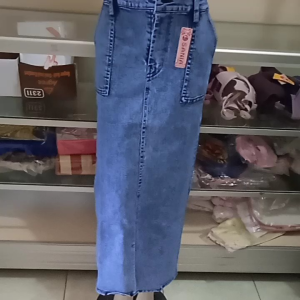 Rok jins span polos belah depan