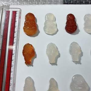 4109 天然水晶佛像吊坠 红玉髓 彩曜石 观音菩萨 弥勒菩萨/笑佛 Natural Crystal Buddha Pendant Red Carnelian Rainbow Obsidian GuanYin Maitreya