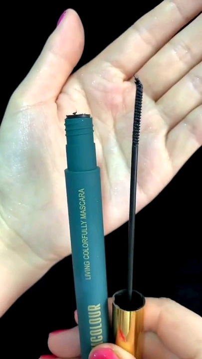 mascara glamcolour chính hãng đầu chải siêu nhỏ.dài mi.kháng nước