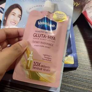 Vaseline Gluta -Hya Serum Burst lotion 30ml