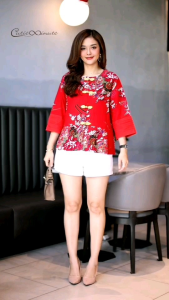 เสื้อลินินฝ้ายเกาหลีเกรดพรีเมี่ยม เนื้อผ้าหนากำลังดี เสื้อผ้าฝ้ายพิมพ์ลายดอกไม้สวยงาม ตัดขอบที่แขนเสื้อแต่งด้วยผ้าสีพื้นตีเกล็ด เสื้อแต่งด้วยกระดูมจีน ชายเสื้อจับจีบได้สวยงาม เสื้อมีกลิ่นไอของความเป็นจีนสามารถใส่เป็นเสื้อคลุม หรือ ใส่เดียว�