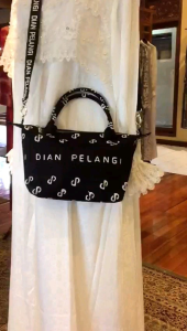 Tas Wanita by Dian Pelangi LIMITED EDITION Sling Bag Casual Formal Pesta Pernikahan Kondangan Kerja Kantor Hijaber Cantik Anggun Modis Modern Elegan Mewah Model Korea Terbaru Motif Batik Cap Hand Made Kekinian