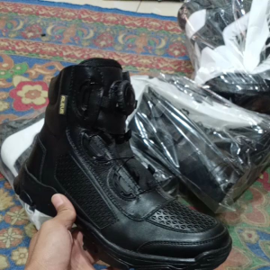 sepatu boot tali putar 017 aleus