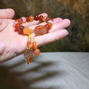Gegegems Creation Nan Hong Peony Flower Crab Claw & Lotus and 10mm Yanyuan bracelet [Natural Crystal] 天然盐源玛瑙配九口南红雕刻牡丹花蟹钳蓮花手链