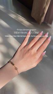 [KHÔNG ĐEN GỈ] Vòng tay lắc tay titan không gỉ thiết kế khắc chữ la mã Felicity Ciao