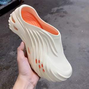 รองเท้าcrocs ผู้ชายนิ่มเบาใส่สบายรุ่นขายดี