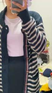 Cardigan rajut motif strip
